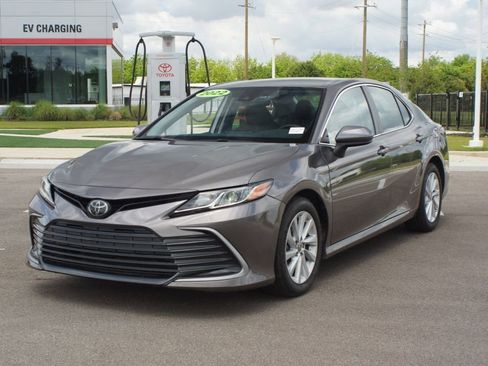 Used 2022 Toyota Camry LE FWD image 21