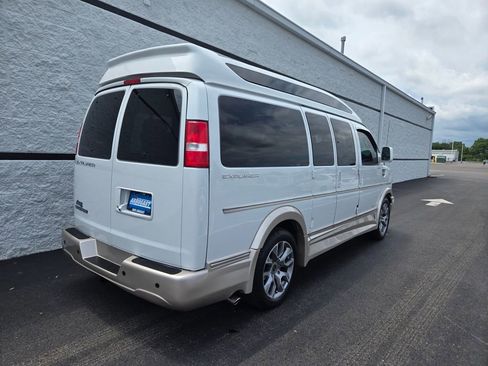 Used 2022 Chevrolet Express 2500 w/ Enhanced Convenience Package image 3