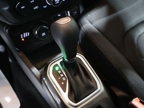 Used 2022 Jeep Renegade Latitude image 35