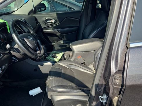 Used 2019 Jeep Cherokee Limited AWD/4WD image 6