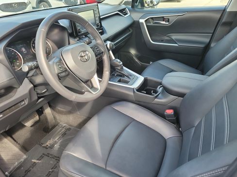 Used 2022 Toyota RAV4 XLE Premium image 16