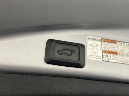 Used 2018 Toyota RAV4 XLE image 27