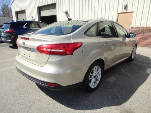 Used 2017 Ford Focus SE FWD image 6