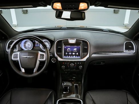 Used 2014 Chrysler 300 C image 29