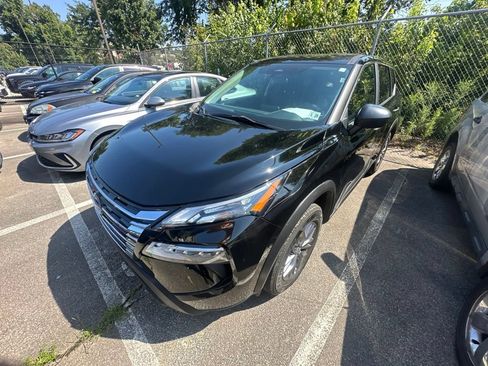 Used 2024 Nissan Rogue S AWD/4WD image 2