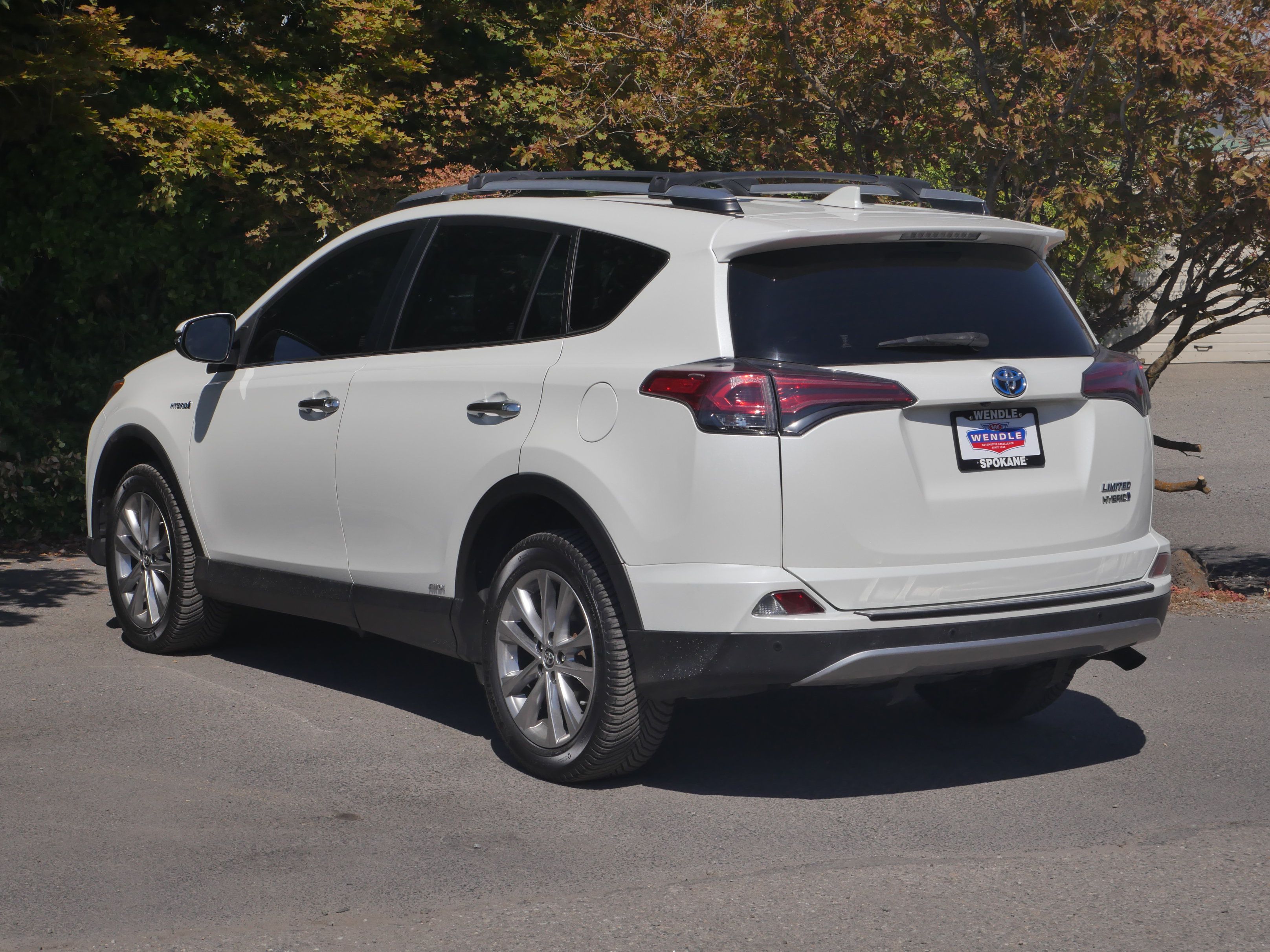 Used 2017 Toyota RAV4 Limited w/ Advanced Technology Package AWD/4WD image 21