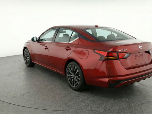 Used 2025 Nissan Altima 2.5 SV FWD image 6