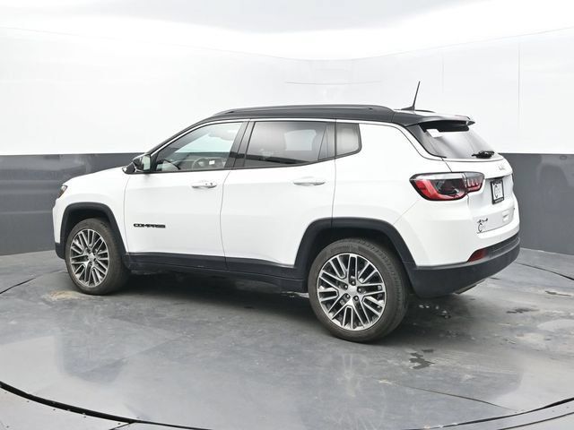 Used 2023 Jeep Compass Limited w/ Elite Group AWD/4WD image 4