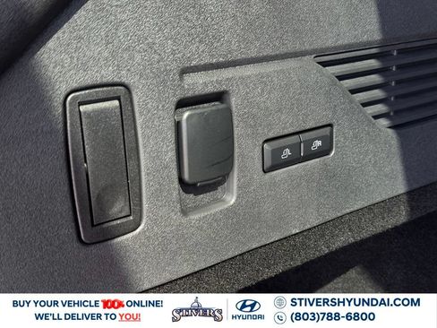Used 2025 Lincoln Nautilus Reserve AWD/4WD image 17