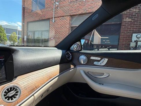 Used 2017 Mercedes-Benz E 300 image 35