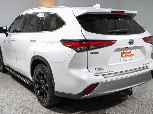 Used 2023 Toyota Highlander Platinum FWD image 9