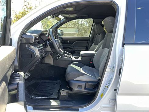 Used 2025 Toyota Tacoma TRD Sport image 2