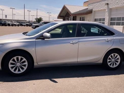 Used 2017 Toyota Camry LE FWD image 6