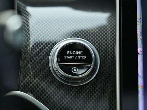 Used 2024 Mercedes-Benz GLC 300 4MATIC image 34
