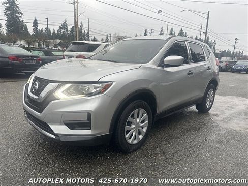Used 2017 Nissan Rogue S image 3