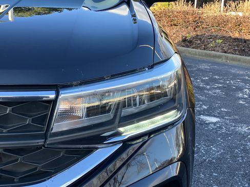 Used 2024 Volkswagen Taos SE image 5