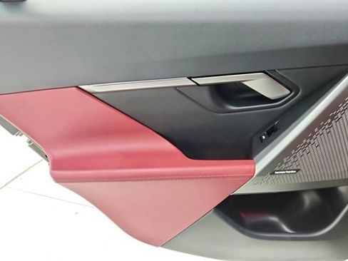 Used 2024 BMW i5 eDrive40i w/ Premium Package image 32