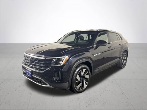 Certified 2024 Volkswagen Atlas Cross Sport SE image 2