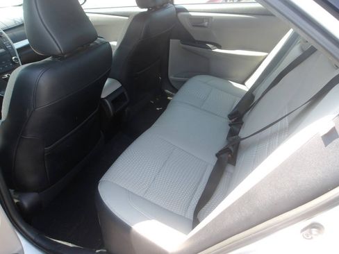 Used 2015 Toyota Camry SE FWD image 7