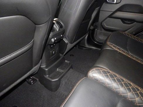 Used 2023 Jeep Wrangler Unlimited Sahara image 37