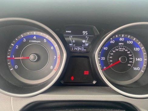 Used 2016 Hyundai Elantra SE FWD image 2