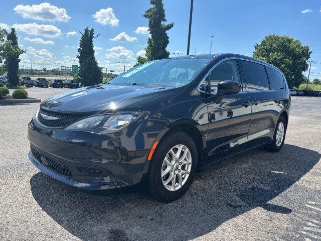 Used 2021 Chrysler Voyager LX FWD image 14