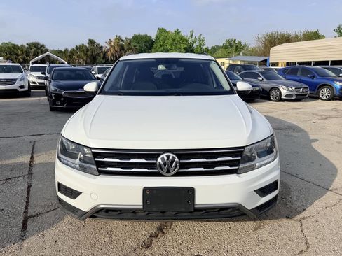 Used 2018 Volkswagen Tiguan SE image 2