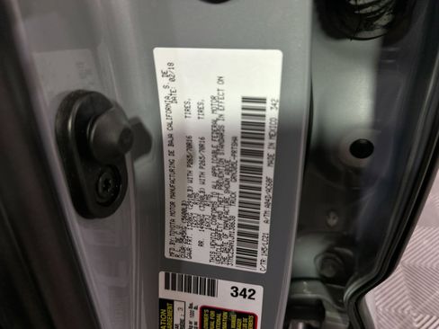 Used 2018 Toyota Tacoma SR image 40