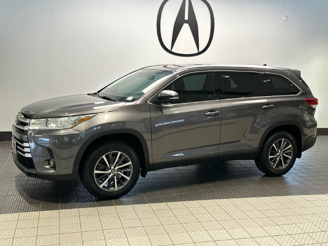 Used 2019 Toyota Highlander XLE AWD/4WD image 3