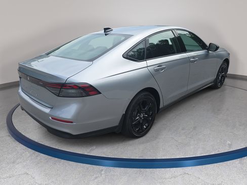 Used 2025 Honda Accord SE image 5