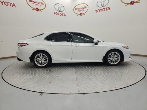 Used 2018 Toyota Camry XLE image 3