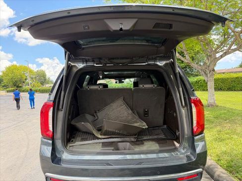 Used 2021 GMC Yukon SLT w/ SLT Premium Package AWD/4WD image 16