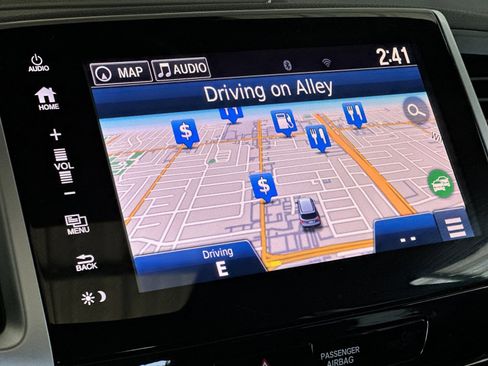 Used 2017 Honda Pilot Touring image 21