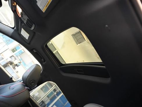 New 2026 Chevrolet Trax RS w/ Sunroof Package FWD image 19