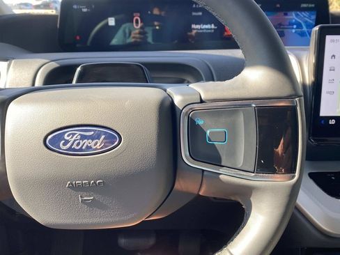 Used 2025 Ford Expedition Active AWD/4WD image 33