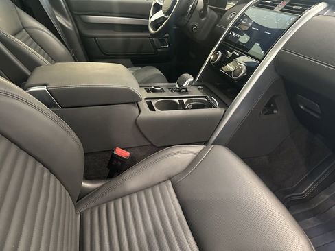 Used 2025 Land Rover Discovery Dynamic SE AWD/4WD image 5