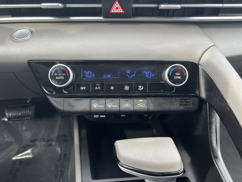 Used 2023 Hyundai Elantra SEL image 19