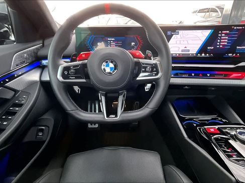 Certified 2025 BMW M5 w/ Executive Package image 9