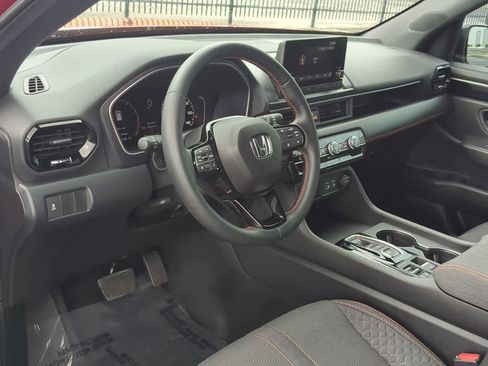 Used 2025 Honda Pilot Sport image 10