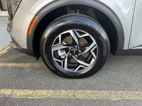 Used 2025 Kia Sportage LX image 29