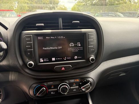 Used 2025 Kia Soul LX w/ LX Technology Package FWD image 20