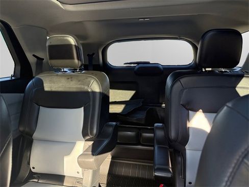 Used 2022 Ford Explorer XLT w/ Equipment Group 202A image 13