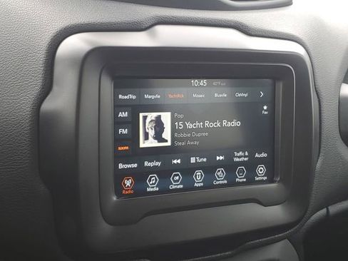 Used 2018 Jeep Renegade Altitude image 22