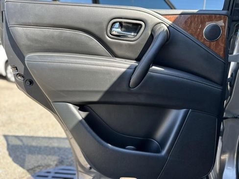 Used 2018 INFINITI QX80 Base image 16