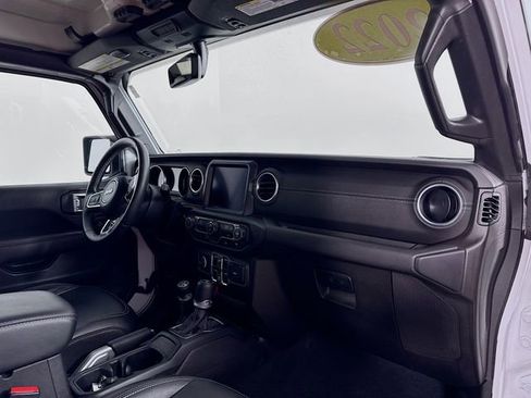 Used 2022 Jeep Wrangler Unlimited Sahara image 27