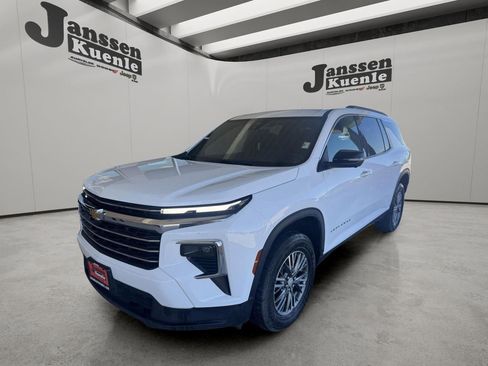 Used 2024 Chevrolet Traverse LT AWD/4WD image 5