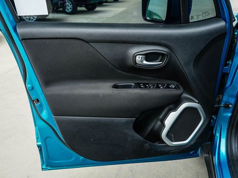 Used 2021 Jeep Renegade Latitude FWD image 21