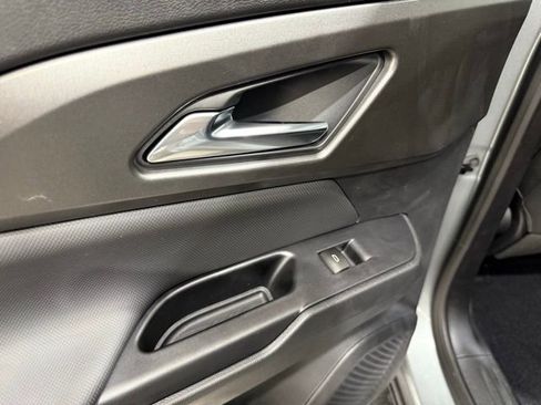 New 2026 Chevrolet Equinox EV LT image 17