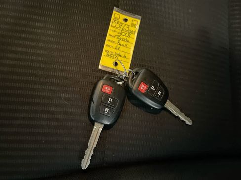 Used 2018 Toyota RAV4 LE image 25