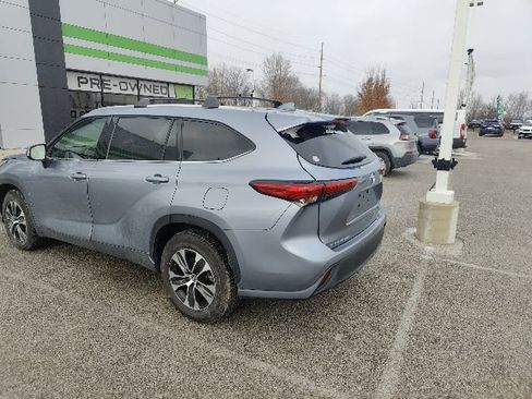 Used 2020 Toyota Highlander XLE image 16
